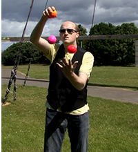 4 Scarf Juggling - Steve the Juggler aka Stevie Vegas