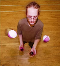 4 Scarf Juggling - Steve the Juggler aka Stevie Vegas