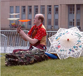 Steve the Juggler spinning several plates at International Boat Festival
